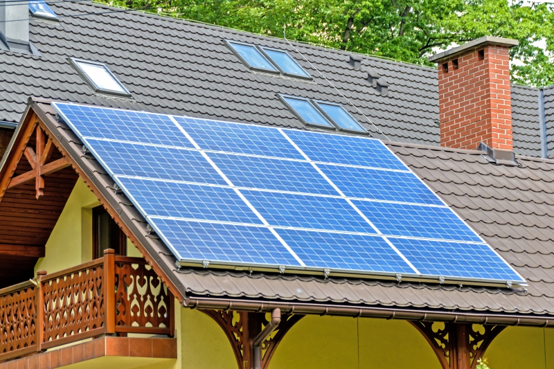 chauffagiste-LES FERRES-min_solar-panels-1477987